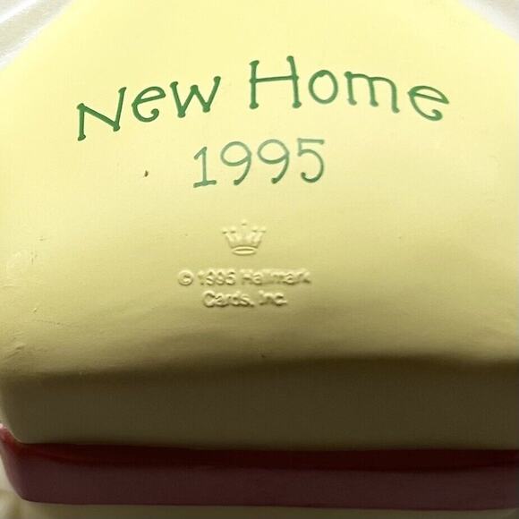 Hallmark Keepsake Christmas Ornament 1995 Happy New Home Cute House with a Bow - Picture 7 of 7